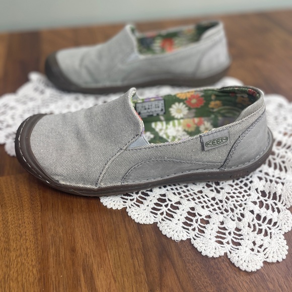 Keen Cush Gray-Green Fabric and Suede Upper 7 Slip On Sneaker - Picture 6 of 6